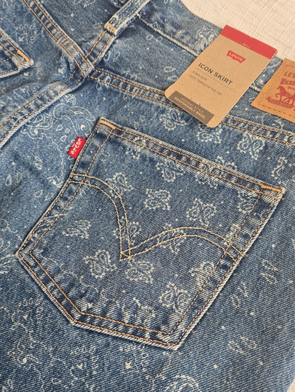 Levi's Blue Denim Mini Skirt with White Bandana Print Size:31 - Picture 10 of 10